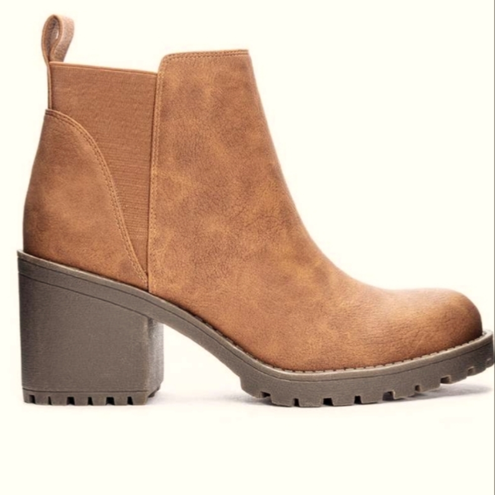 WOMEN'S DIRTY LAUNDRY LIDO LUGGED CHELSEA BOOTS 7.5 color: Walnut